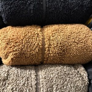 Uniqlo fleece jacket